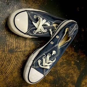 Navy blue converse